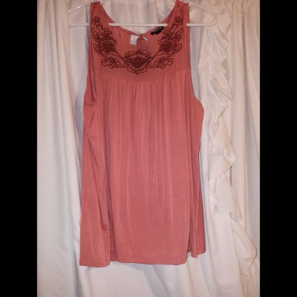 Torrid embroidered tank top Plus Size 1X - Picture 1 of 11